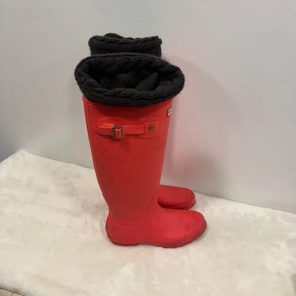 Hunter boots! Tall bright hot pink mud rain boots size 9! Hunter socks included - Picture 4 of 9